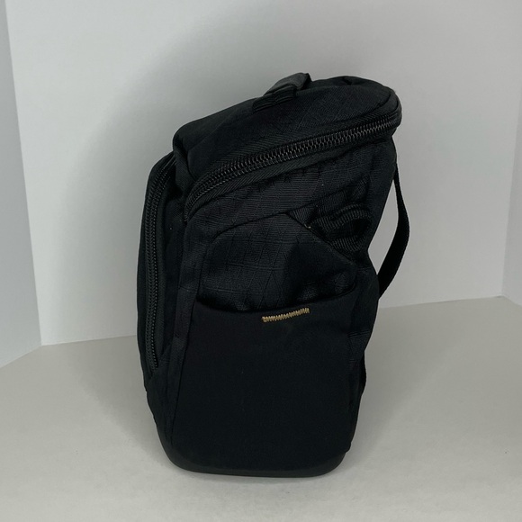 Case‎ Logic camera case - Picture 5 of 9